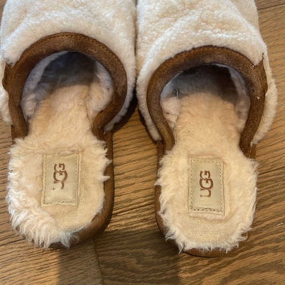 Ugg Fluffette Slippers - Picture 2 of 4